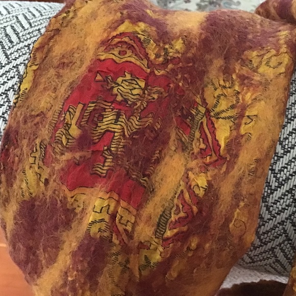 NWOT Silk & Wool Wrap Made in Nepal Shawl Beautiful - Picture 4 of 7